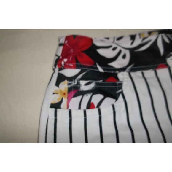 Chico's White w Black Stripes Floral Waist  Stretch Size 0.5  Small Capris Pants - Picture 5 of 7